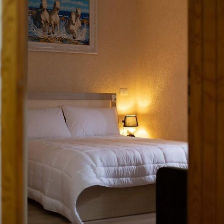 Vila Lika Hotel Korce Ngoại thất bức ảnh