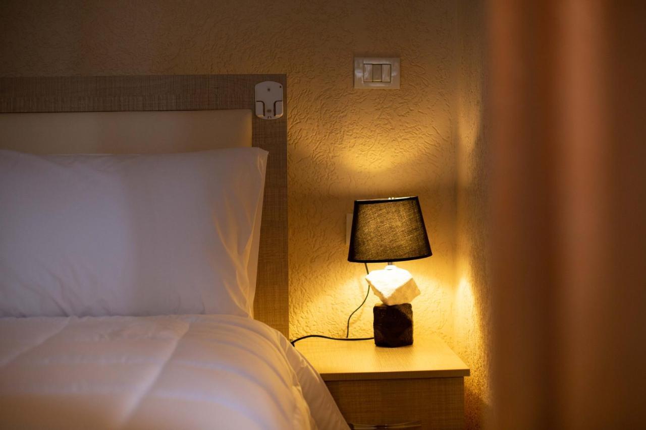 Vila Lika Hotel Korce Ngoại thất bức ảnh