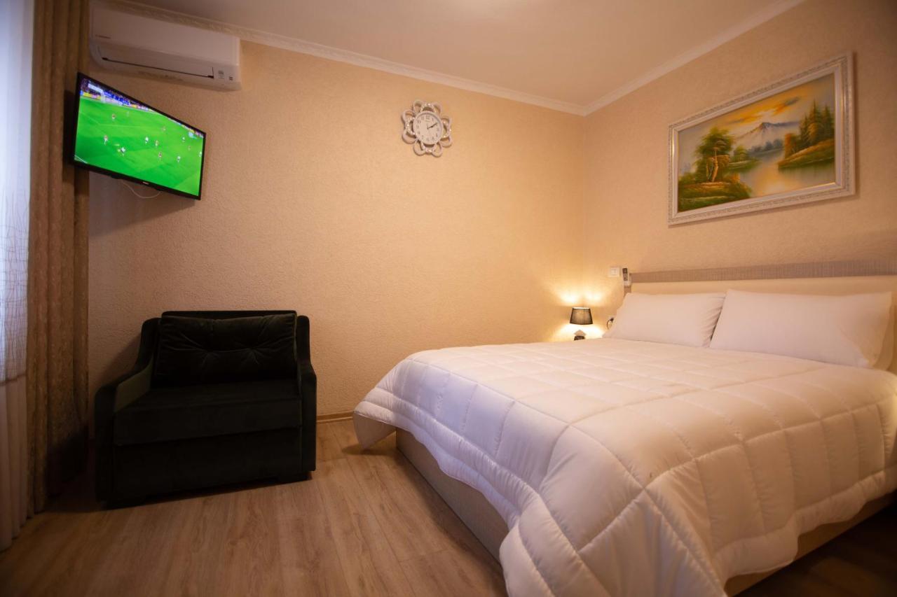Vila Lika Hotel Korce Ngoại thất bức ảnh