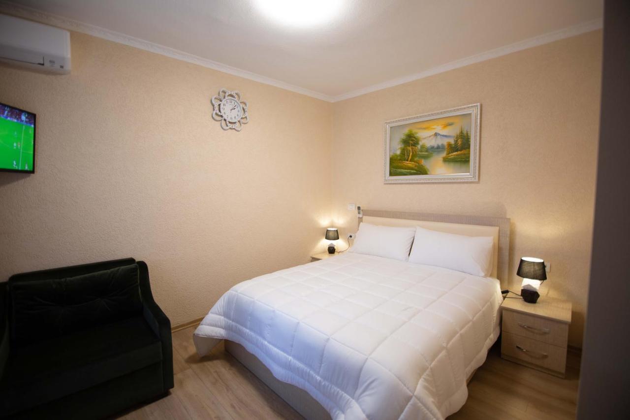 Vila Lika Hotel Korce Ngoại thất bức ảnh