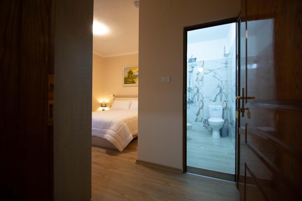 Vila Lika Hotel Korce Ngoại thất bức ảnh