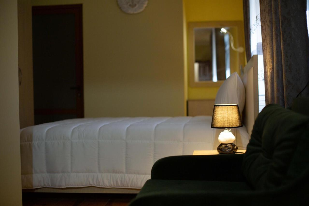 Vila Lika Hotel Korce Ngoại thất bức ảnh