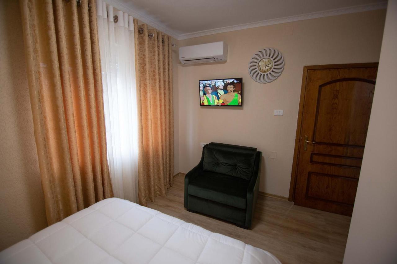 Vila Lika Hotel Korce Ngoại thất bức ảnh