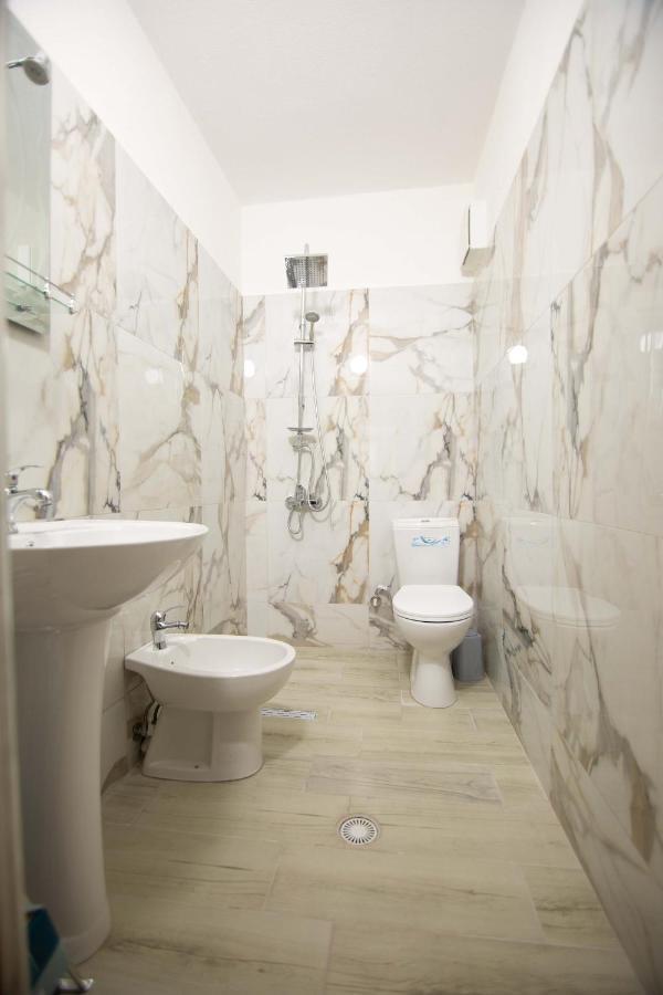 Vila Lika Hotel Korce Ngoại thất bức ảnh