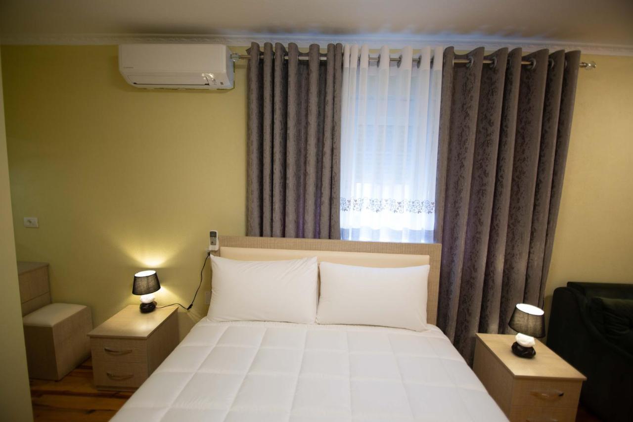 Vila Lika Hotel Korce Ngoại thất bức ảnh