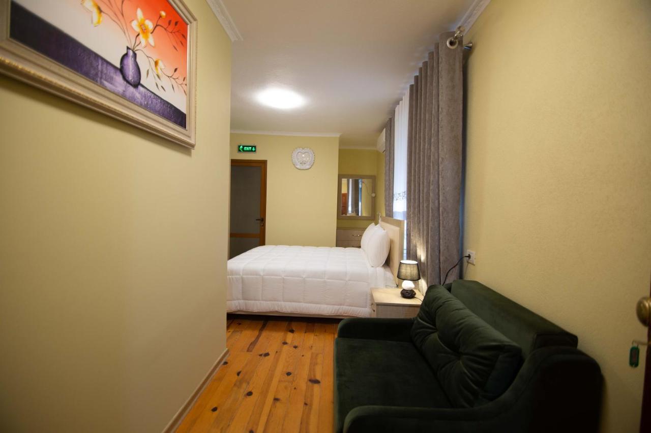 Vila Lika Hotel Korce Ngoại thất bức ảnh