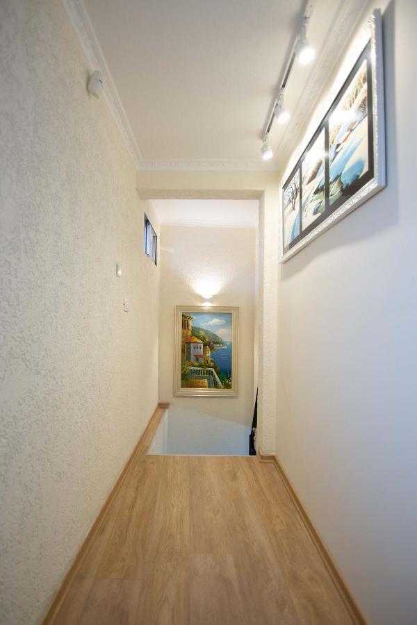 Vila Lika Hotel Korce Ngoại thất bức ảnh