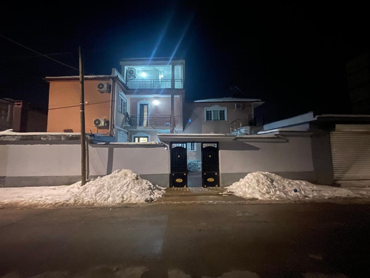 Vila Lika Hotel Korce Ngoại thất bức ảnh