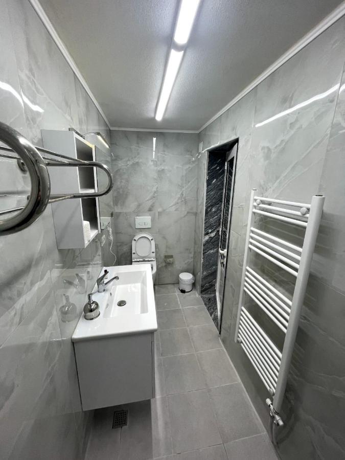 Vila Lika Hotel Korce Ngoại thất bức ảnh
