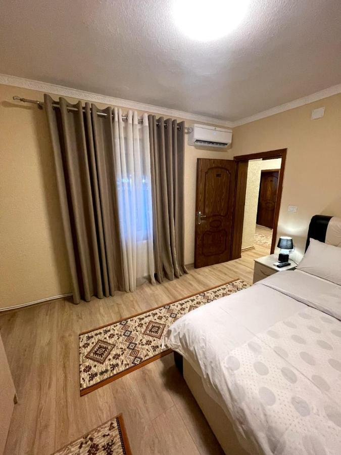 Vila Lika Hotel Korce Ngoại thất bức ảnh