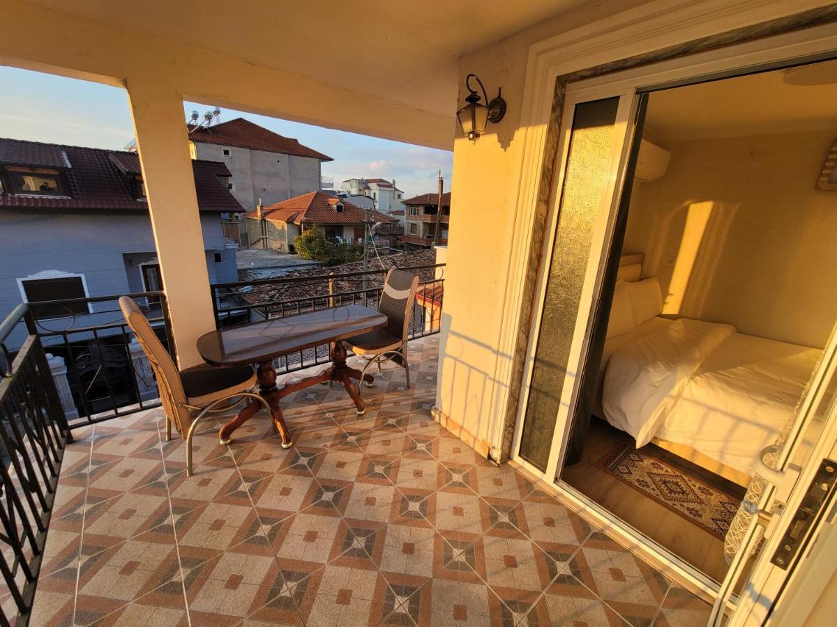 Vila Lika Hotel Korce Ngoại thất bức ảnh