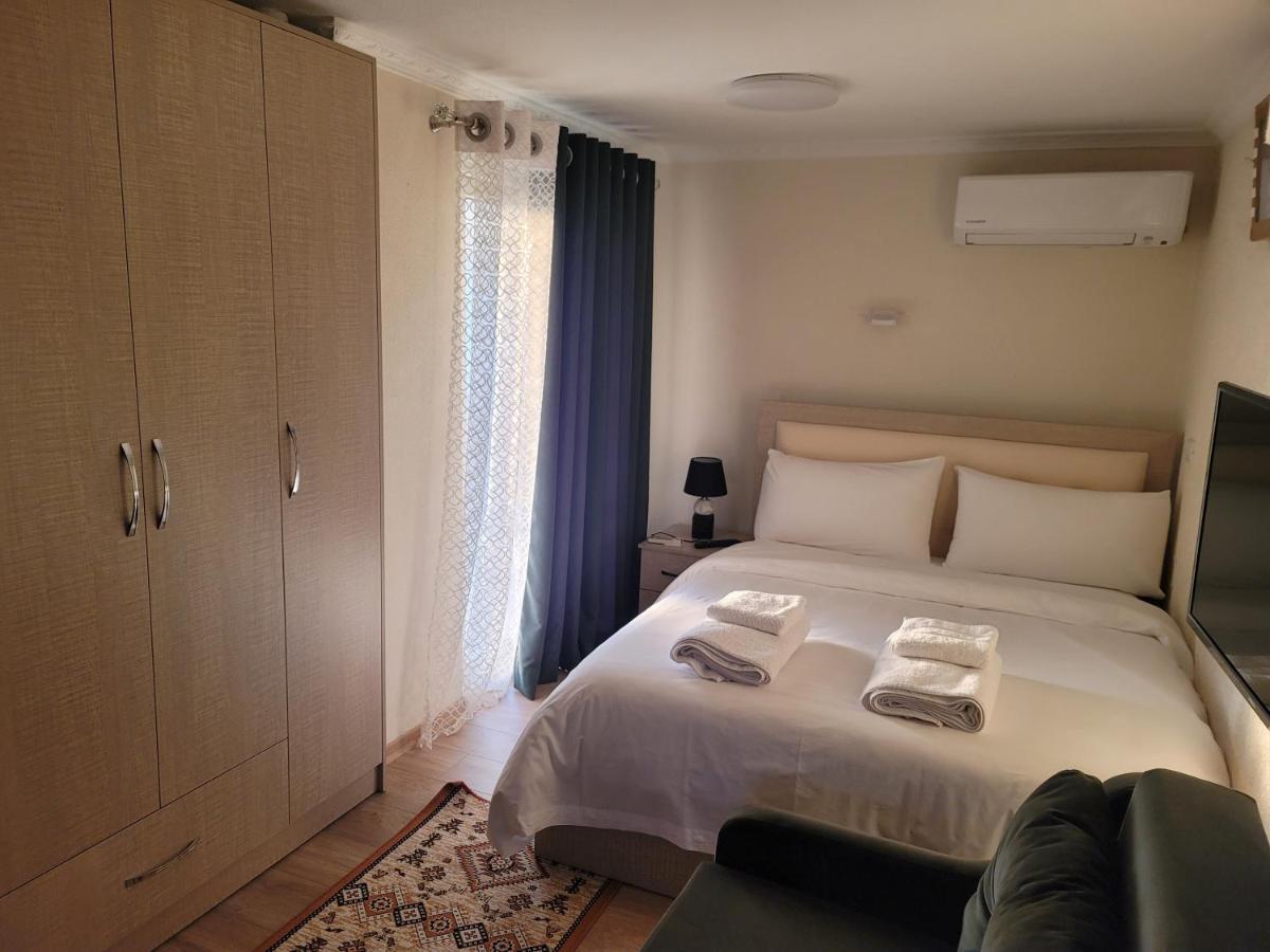 Vila Lika Hotel Korce Ngoại thất bức ảnh