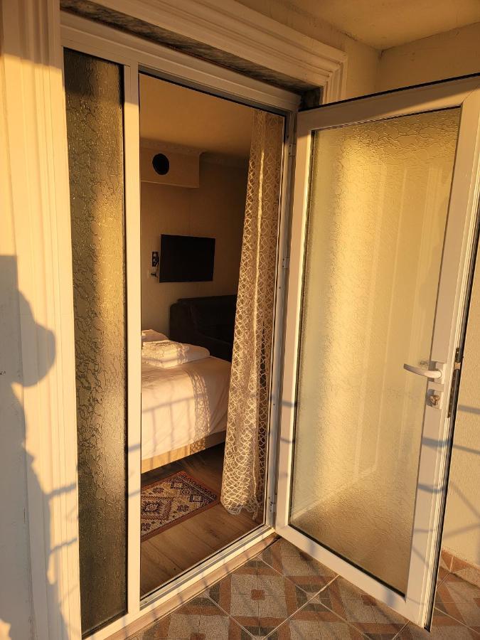 Vila Lika Hotel Korce Ngoại thất bức ảnh
